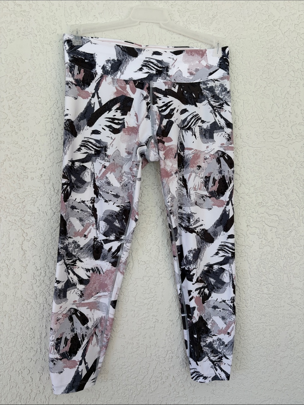 Calvin Klein Performance wick White Sports leggings Blush Floral Accents size L